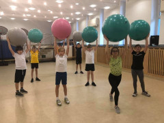 Taniec z piłkami