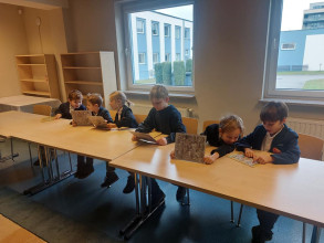 Pasowanie na czytelnika w klasie 1b