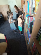 Wizyta klasy 1a w bibliotece