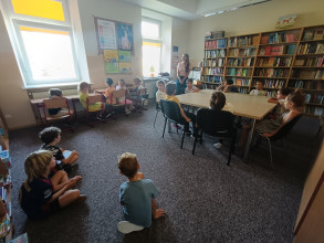 Wizyta klasy 1a w bibliotece