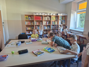 Wizyta klasy 1b w bibliotece